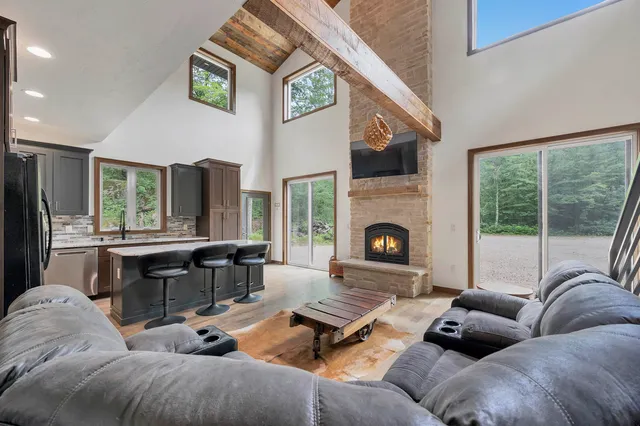 $499,900 | W13139 Balsam Lake Road, Crivitz, WI 54114