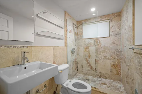 $1,999 | 731 6th Street, Unit 103E, Miami Beach, FL 33139