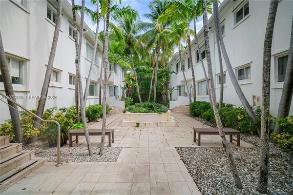 $1,999 | 731 6th Street, Unit 103E, Miami Beach, FL 33139