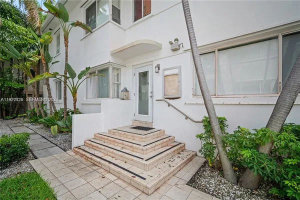 $1,999 | 731 6th Street, Unit 103E, Miami Beach, FL 33139