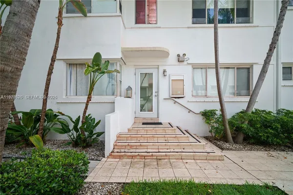 $1,999 | 731 6th Street, Unit 103E, Miami Beach, FL 33139