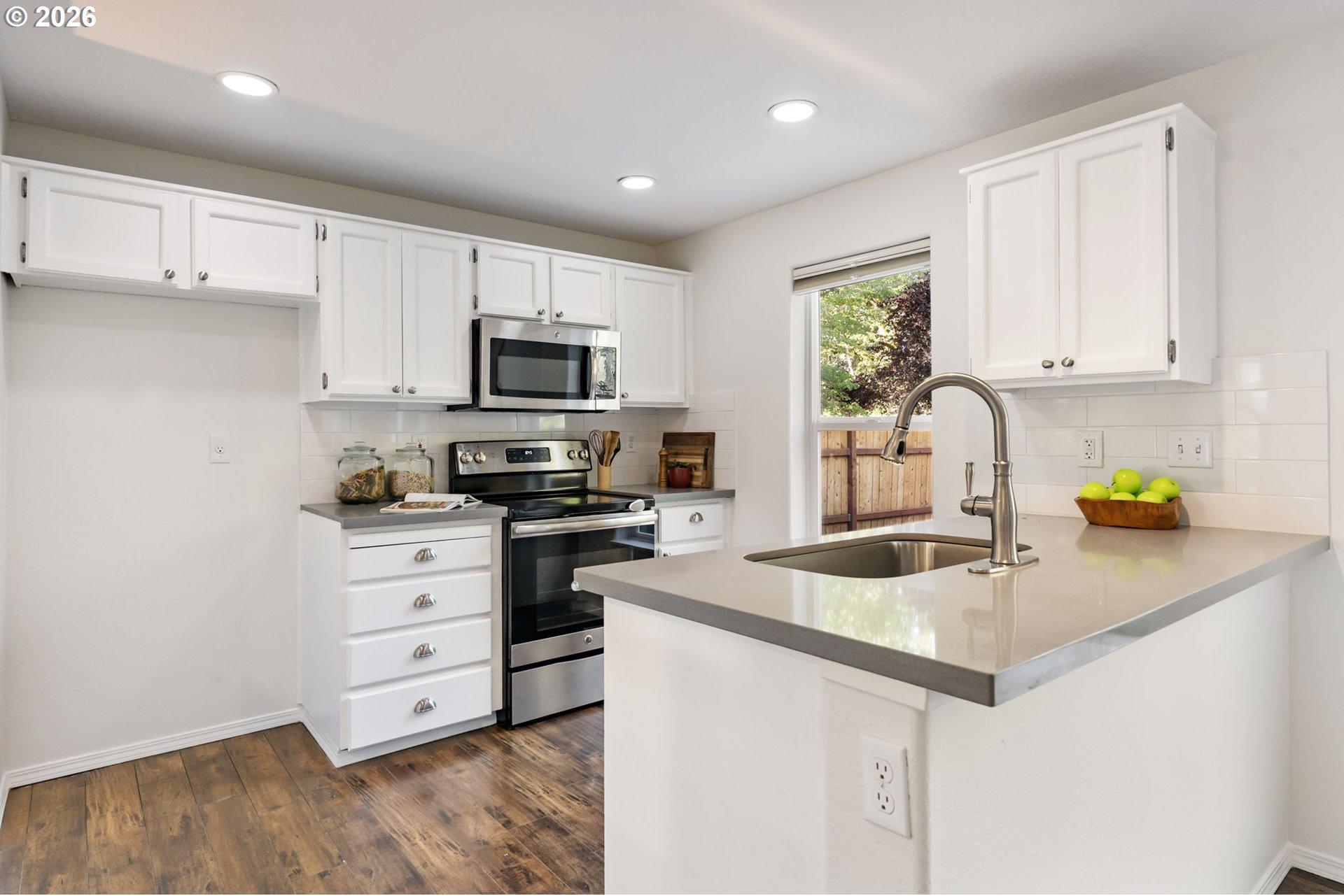 8885 Southwest 76th Place Portland, OR 97223 - Photo 11 of 47 Gallery Image 11