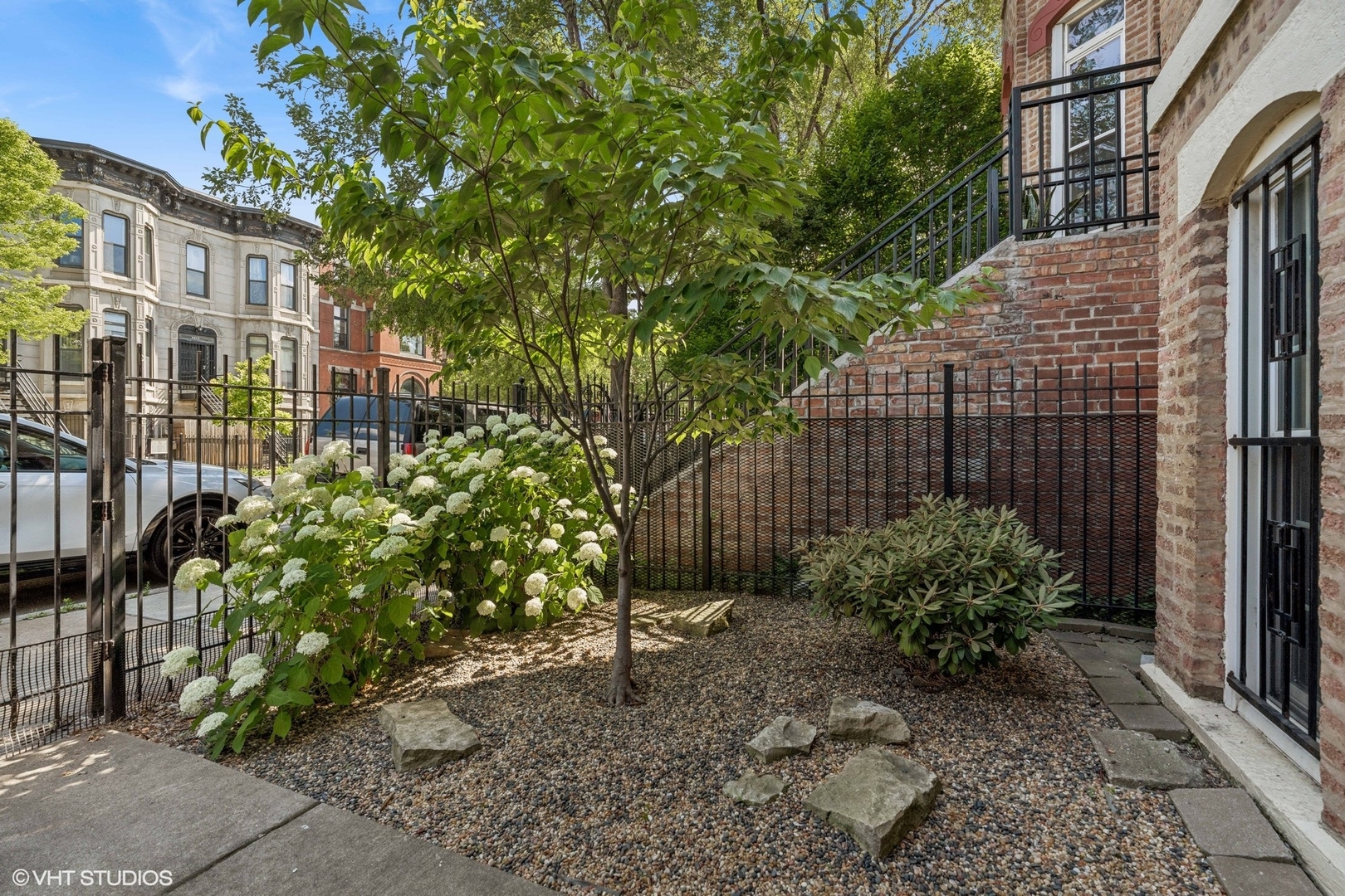 2249 West Warren Boulevard Chicago, IL 60612 - Photo 2 of 25 a backyard of a house with lots of green space