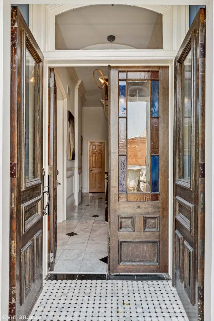 2249 West Warren Boulevard Chicago, IL 60612 - Photo 3 of 25 a view of a walk in closet