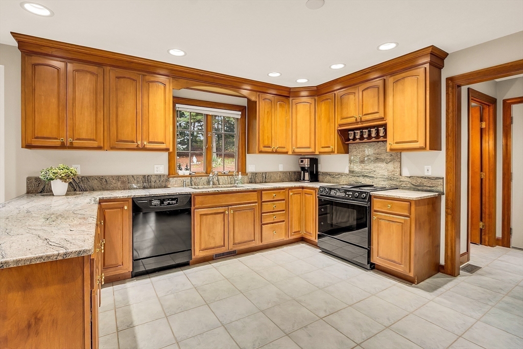 11 Gray Farm Road Littleton, MA 01460 - Photo 11 of 34 Gallery Image 11