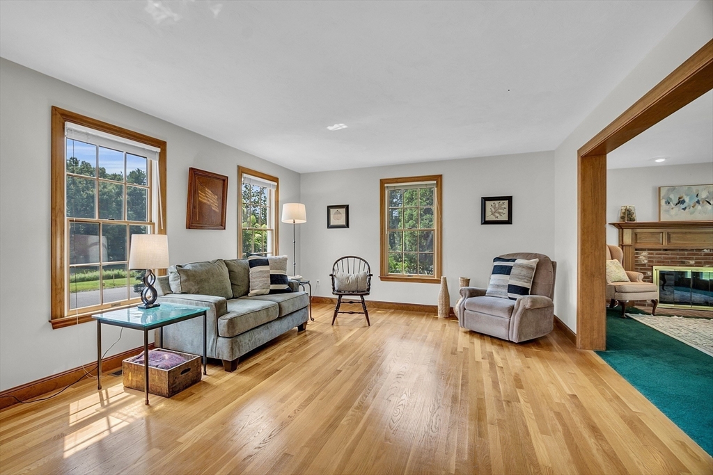 11 Gray Farm Road Littleton, MA 01460 - Photo 4 of 34 Gallery Image 4