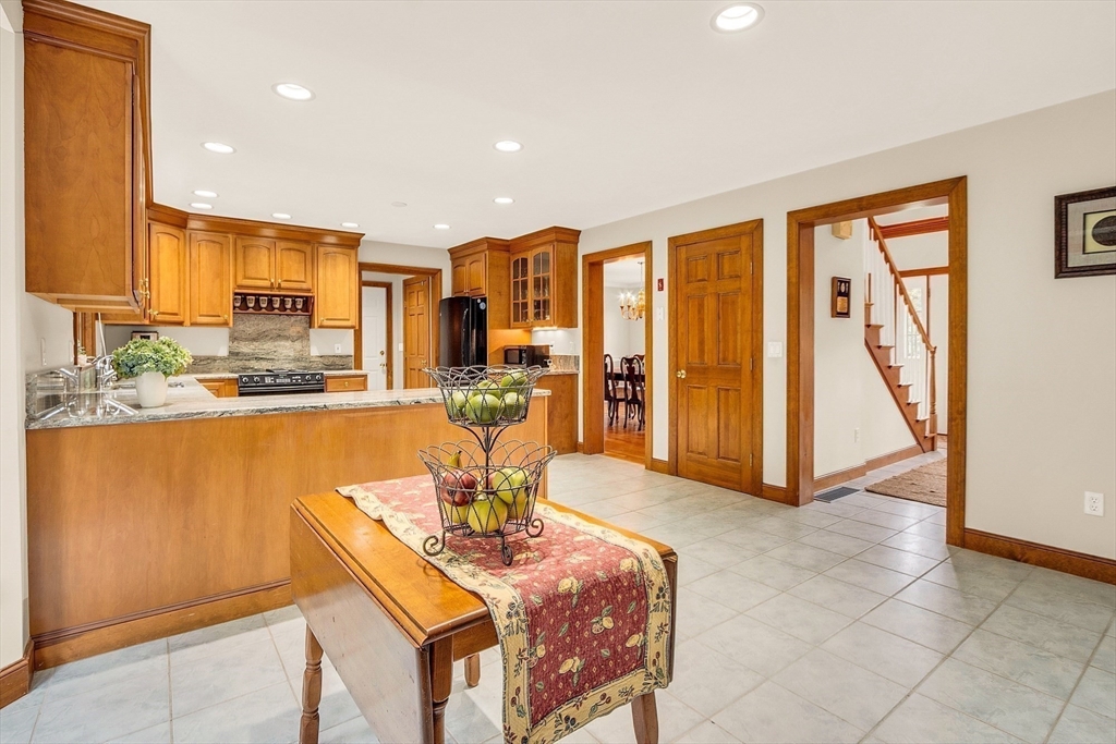 11 Gray Farm Road Littleton, MA 01460 - Photo 9 of 34 Gallery Image 9