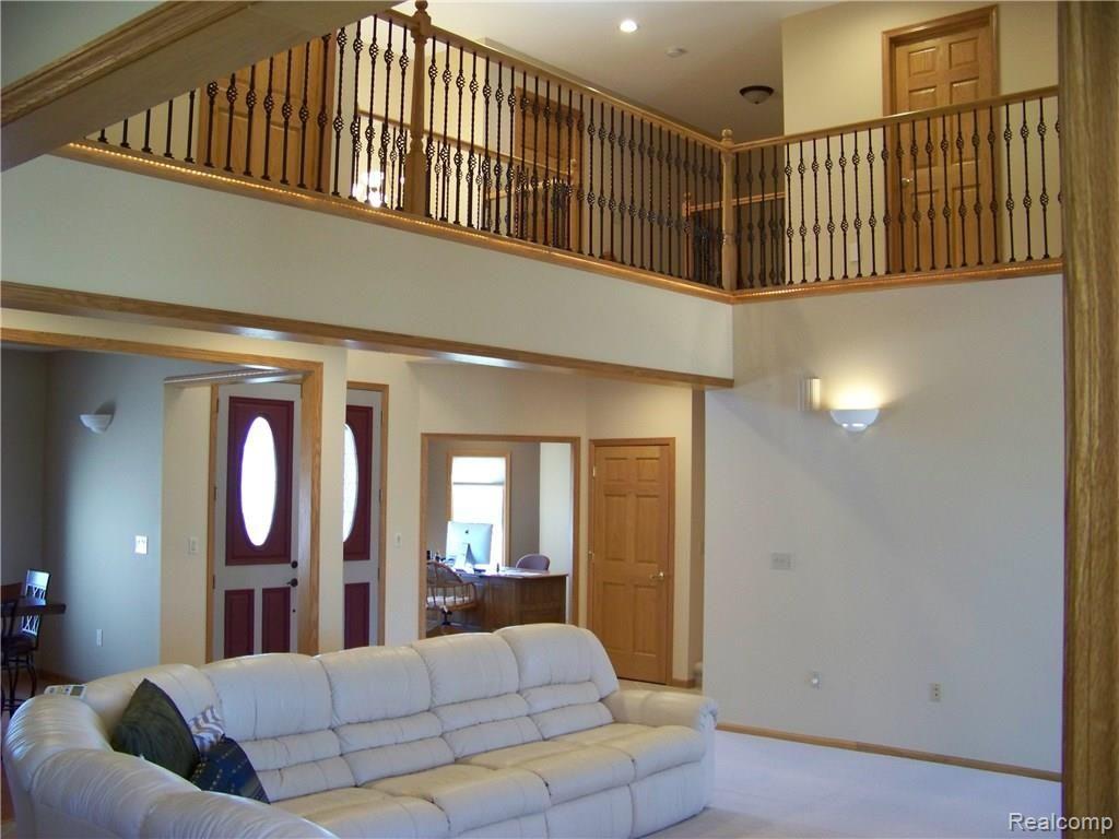 9967 Chinavare Road Newport, MI 48166 - Photo 16 of 45 Open cat walk.
