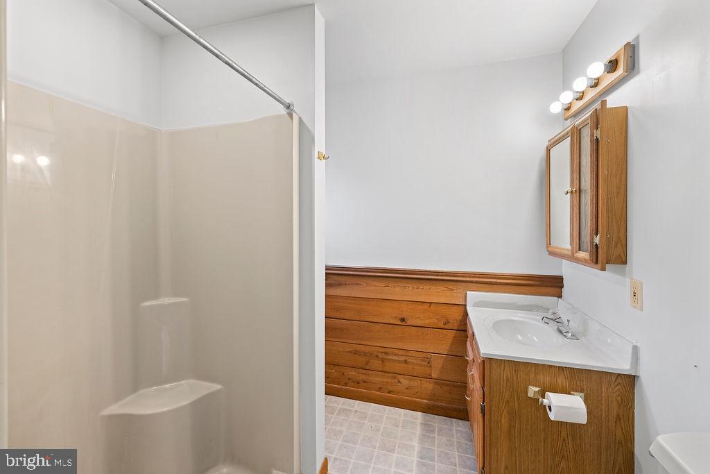 3240 Halter Road Westminster, MD 21158 - Photo 30 of 85 Bathroom in second floor bedroom