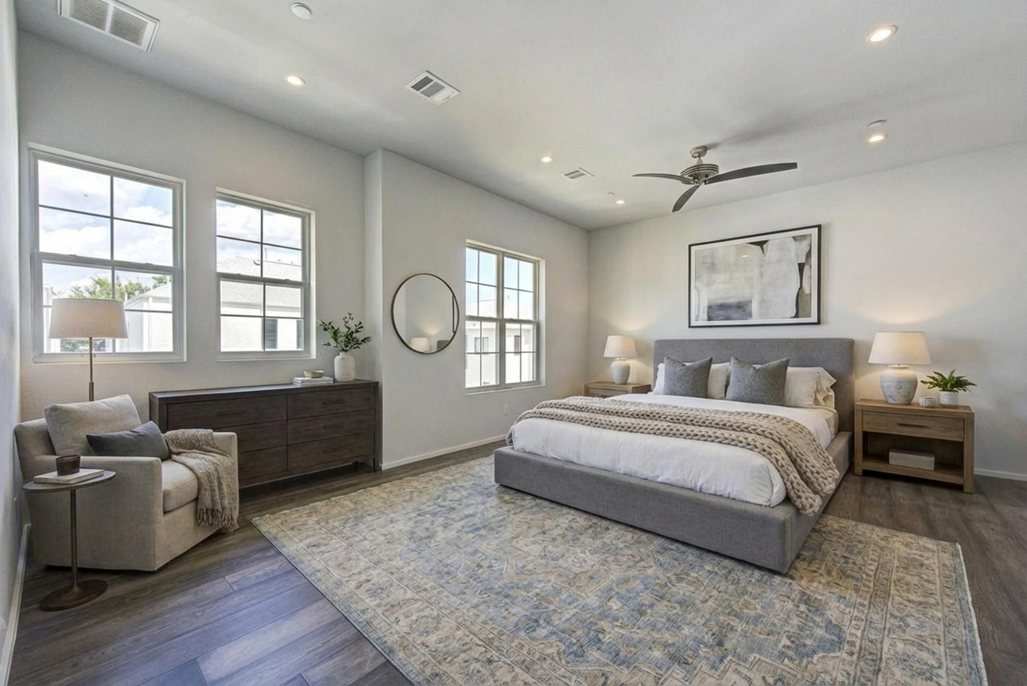 5336 Chandler Street Houston, TX 77007 - Photo 3 of 35 Generous sized primary bedroom! *virtually staged*
