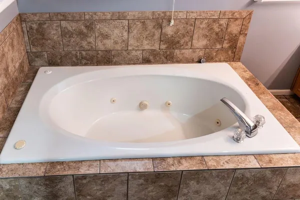 $320,000 | 18401 East 26th St Court South, Independence, MO 64057