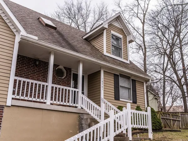 $320,000 | 18401 East 26th St Court South, Independence, MO 64057