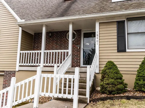 $320,000 | 18401 East 26th St Court South, Independence, MO 64057