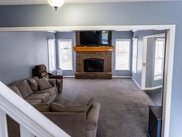 $320,000 | 18401 East 26th St Court South, Independence, MO 64057