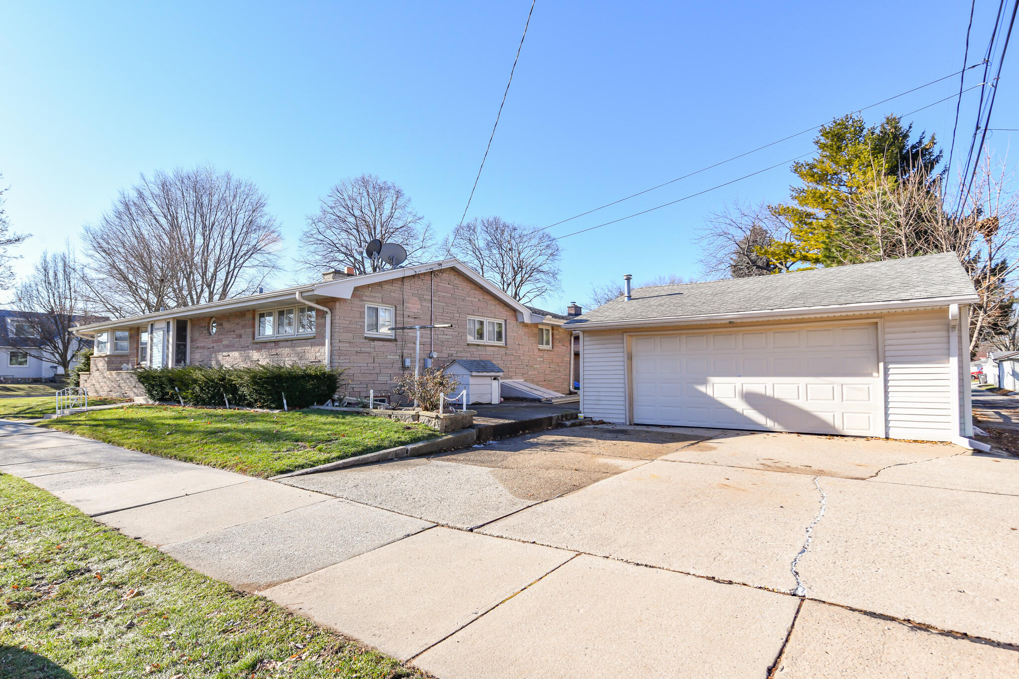 4865 South Swift Avenue Cudahy, WI 53110 - Photo 8 of 9 HEN_8144