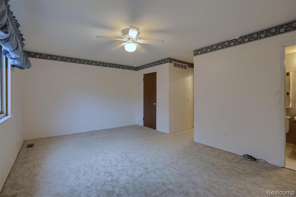 2049 Cumberland Road Rochester Hills, MI 48307 - Photo 18 of 33