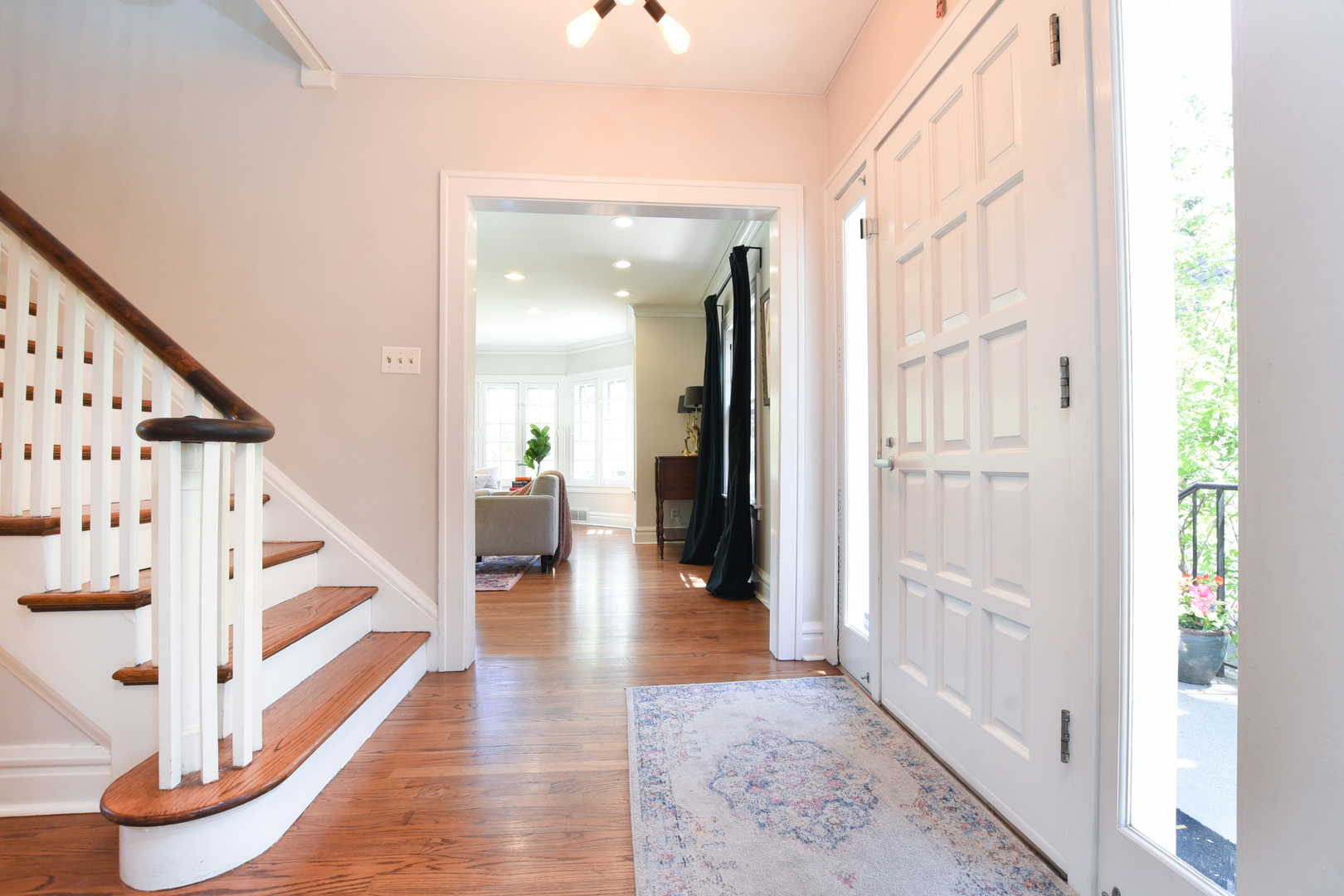 352 Selborne Road Riverside, IL 60546 - Photo 4 of 47