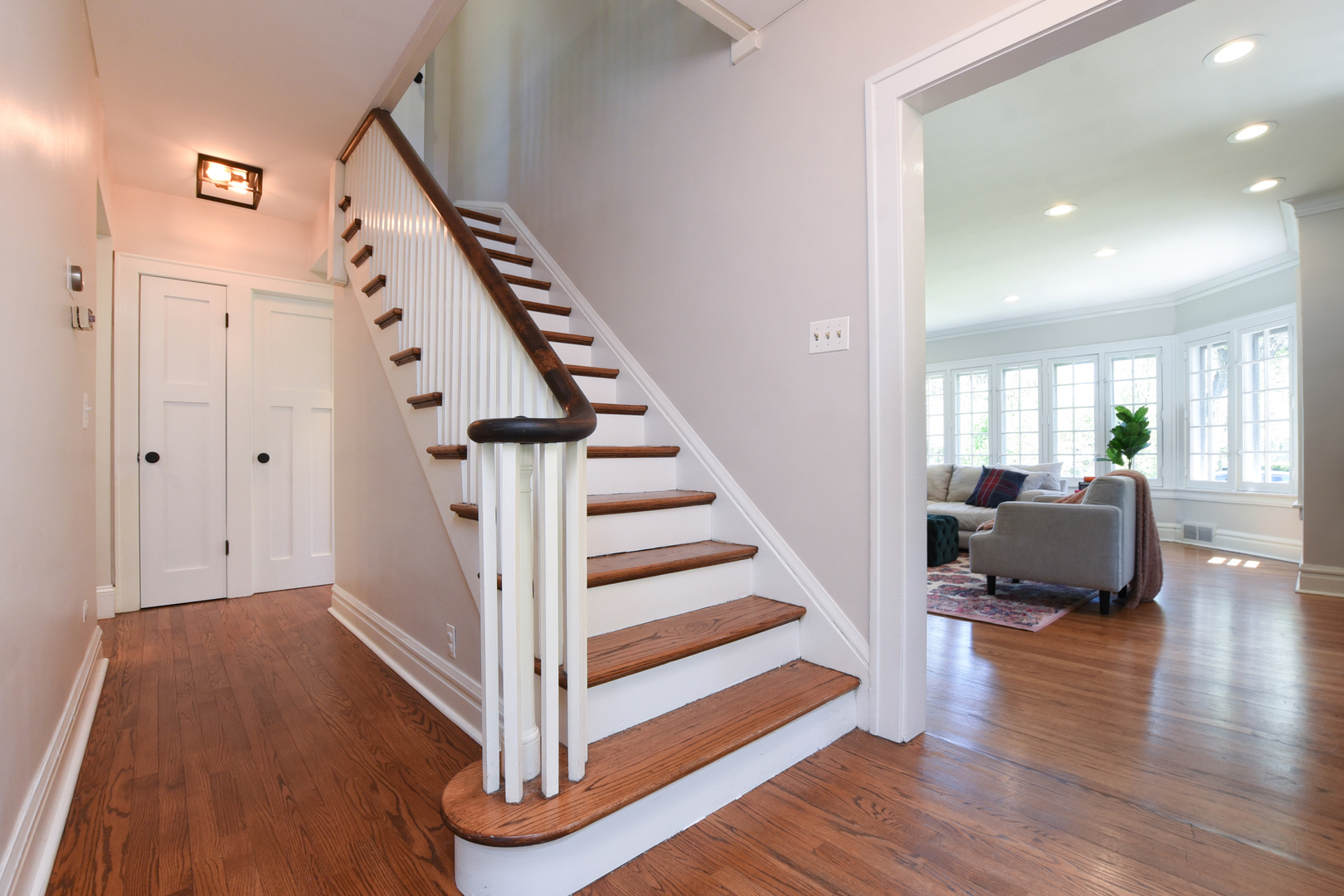 352 Selborne Road Riverside, IL 60546 - Photo 5 of 47
