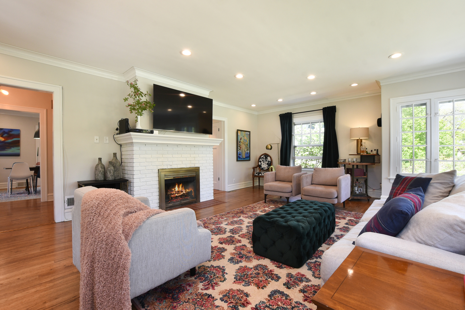352 Selborne Road Riverside, IL 60546 - Photo 8 of 47