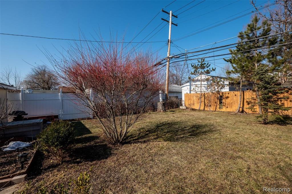 1784 Hampton Road Grosse Pointe Woods, MI 48236 - Photo 32 of 33