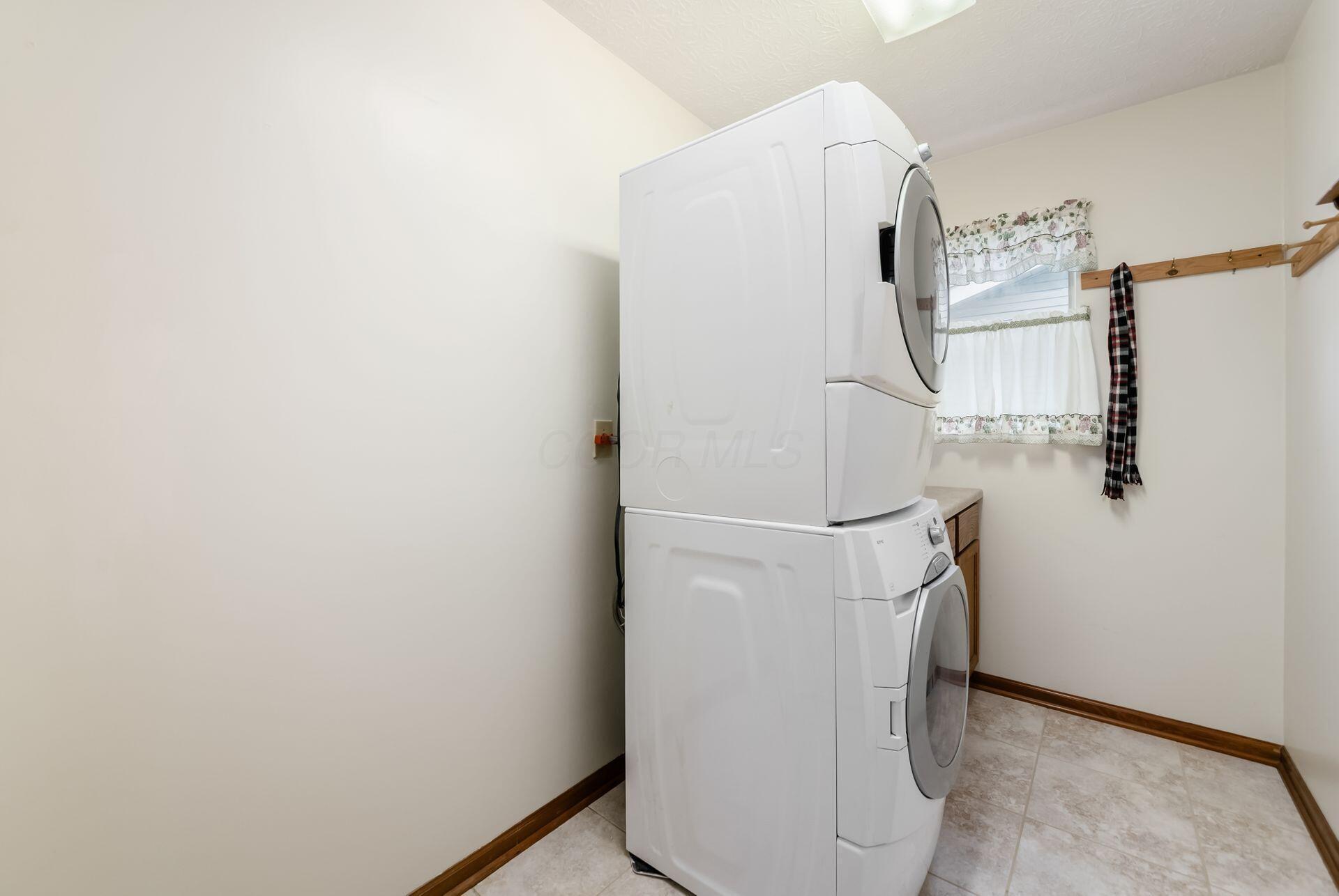5581 Seapine Road Hilliard, OH 43026 - Photo 23 of 58 1st Floor Laundry Room - 9'7" x 5'10"