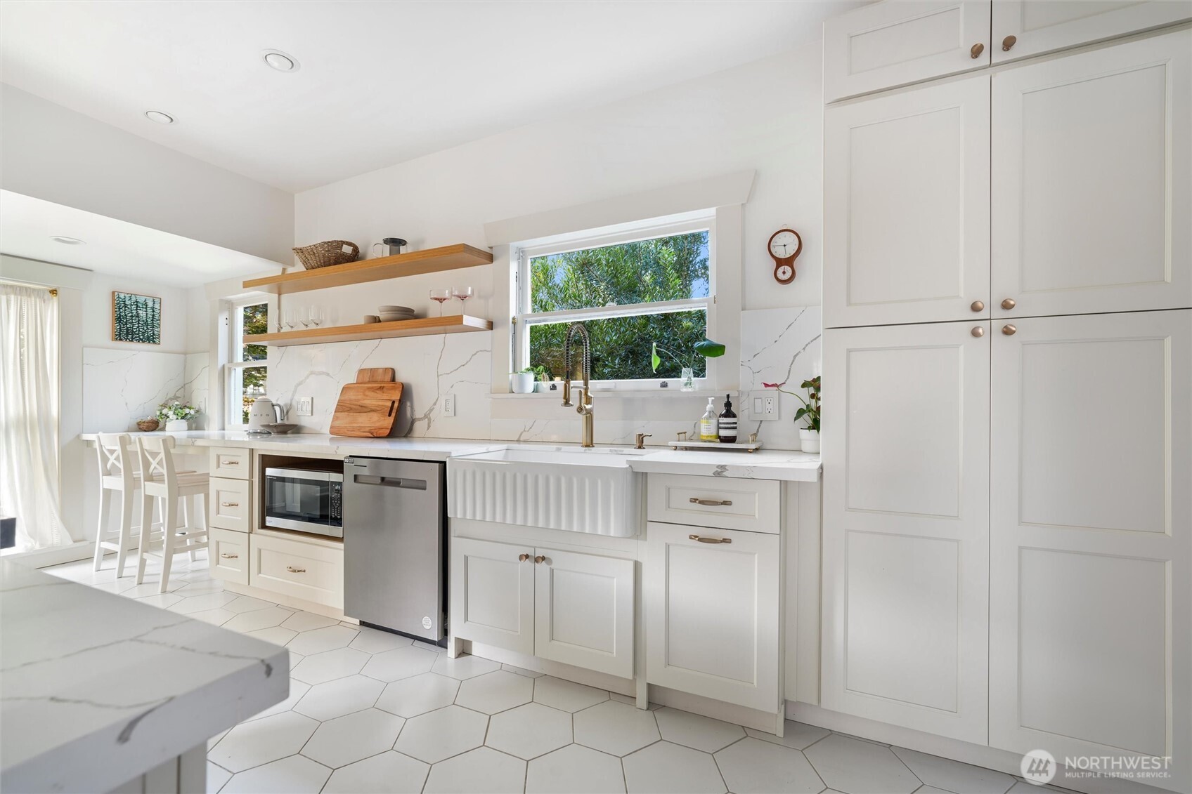 360 Howe Street Seattle, WA 98109 - Photo 12 of 39 Gallery Image 12