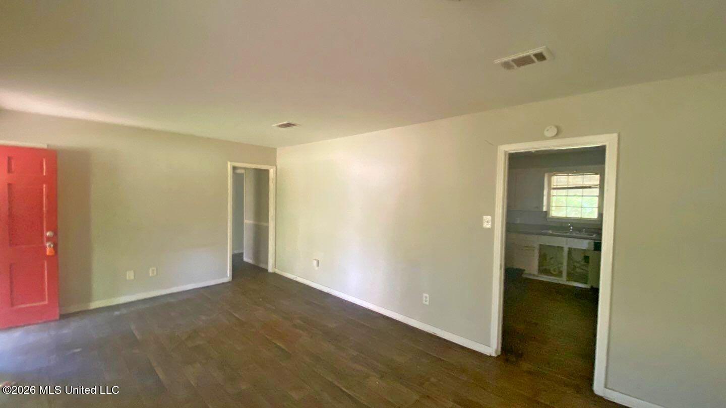 1886 Smallwood Street Jackson, MS 39212 - Photo 6 of 20 32-Mar 25 2026 11_08am-VysD