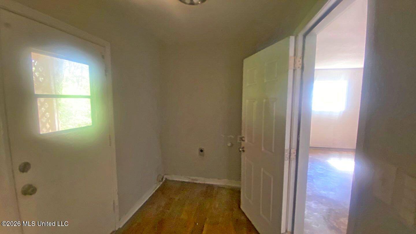 1886 Smallwood Street Jackson, MS 39212 - Photo 7 of 20 47-Mar 25 2026 11_09am-rb3A