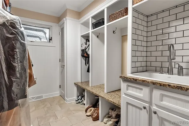 $1,399,000 | 40 Waterford Park, Amherst, NY 14221