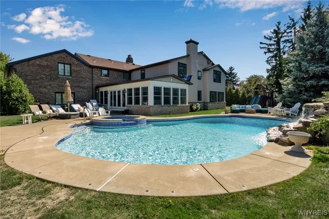 $1,399,000 | 40 Waterford Park, Amherst, NY 14221