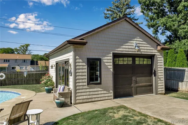 $1,399,000 | 40 Waterford Park, Amherst, NY 14221