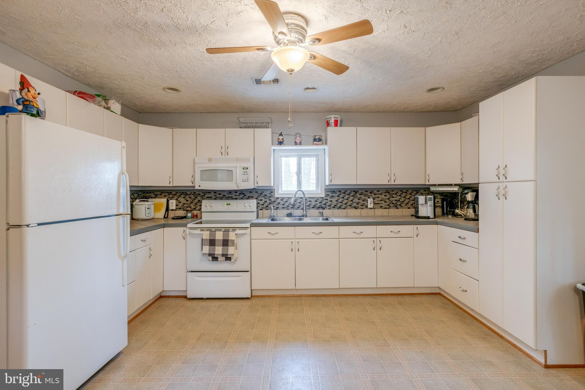 12540 Tower Hill Road Midland, VA 22728 - Photo 48 of 63 Guest Apartment Kitchen