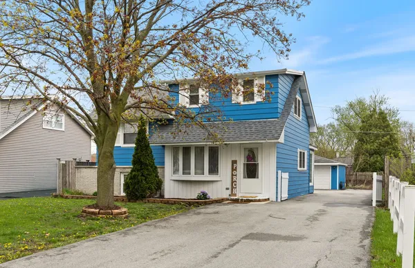 $395,000 | 3915 Liberty Boulevard, Westmont, IL 60559