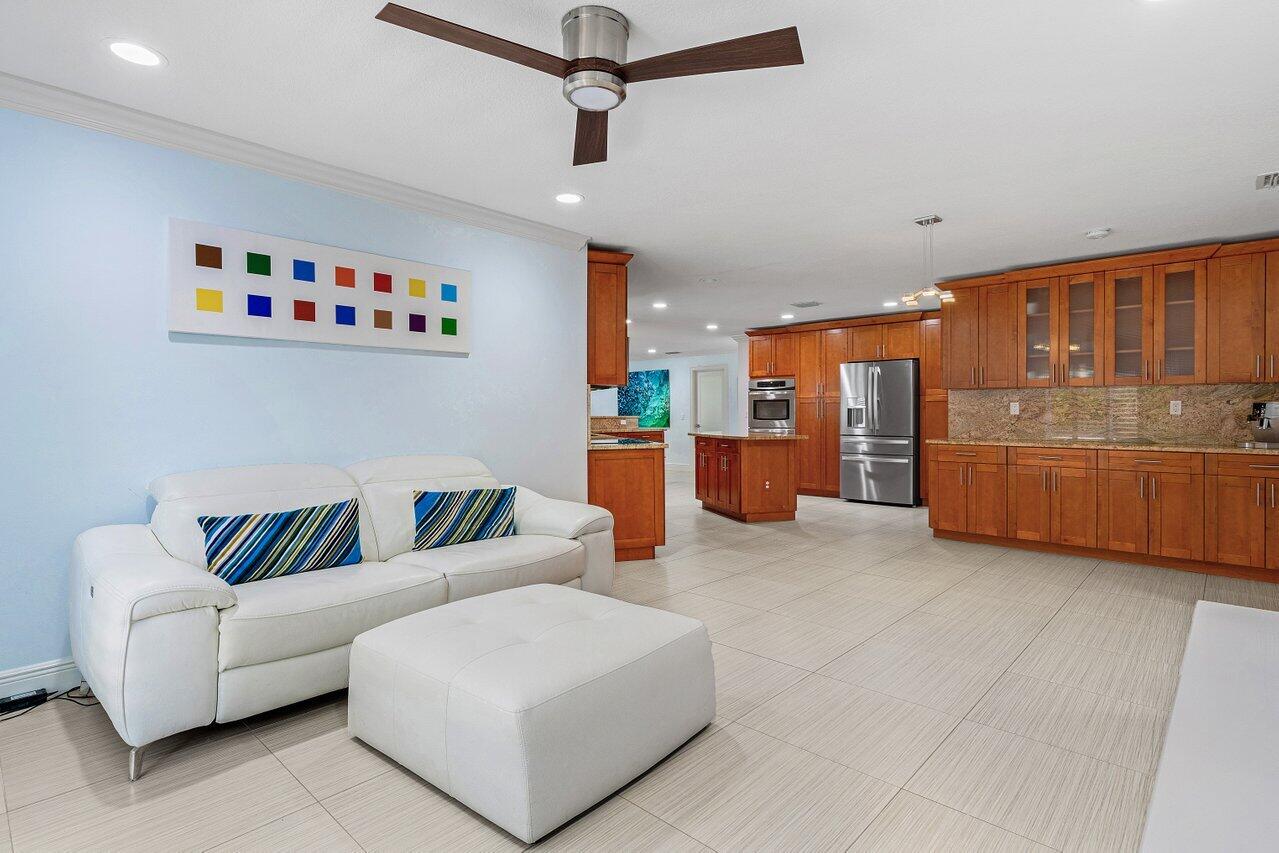 701 Buoy Road North Palm Beach, FL 33408 - Photo 15 of 52 a living room with furniture and kitchen view