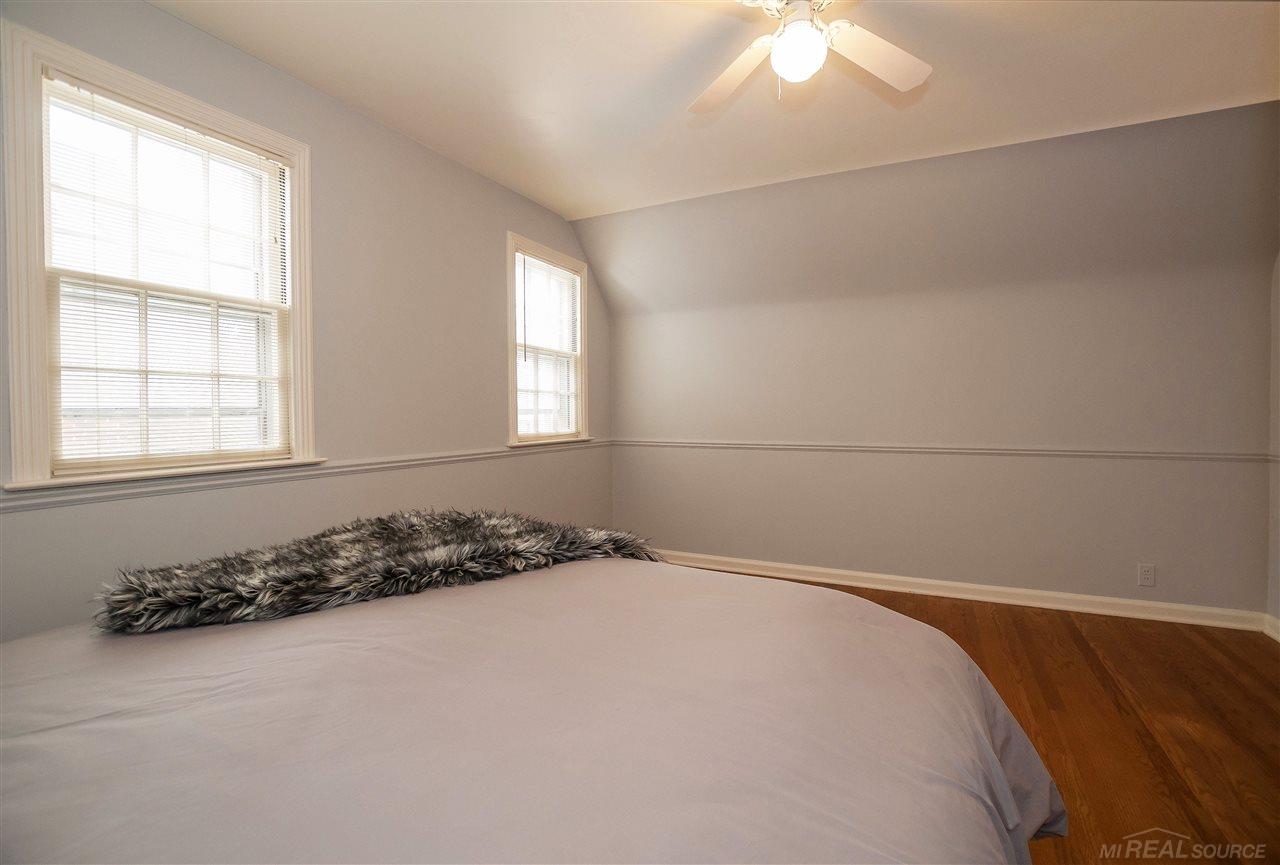 1010 Roslyn Road Grosse Pointe, MI 48236 - Photo 26 of 35 31340445-25.JPG