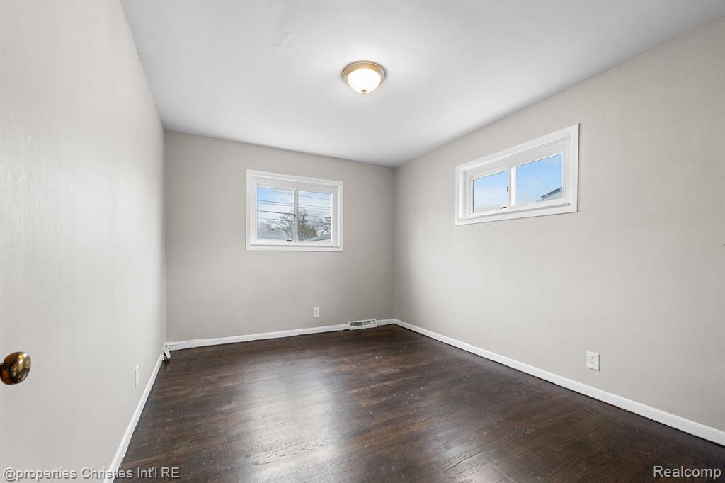 24680 Kelly Road Eastpointe, MI 48021 - Photo 8 of 20