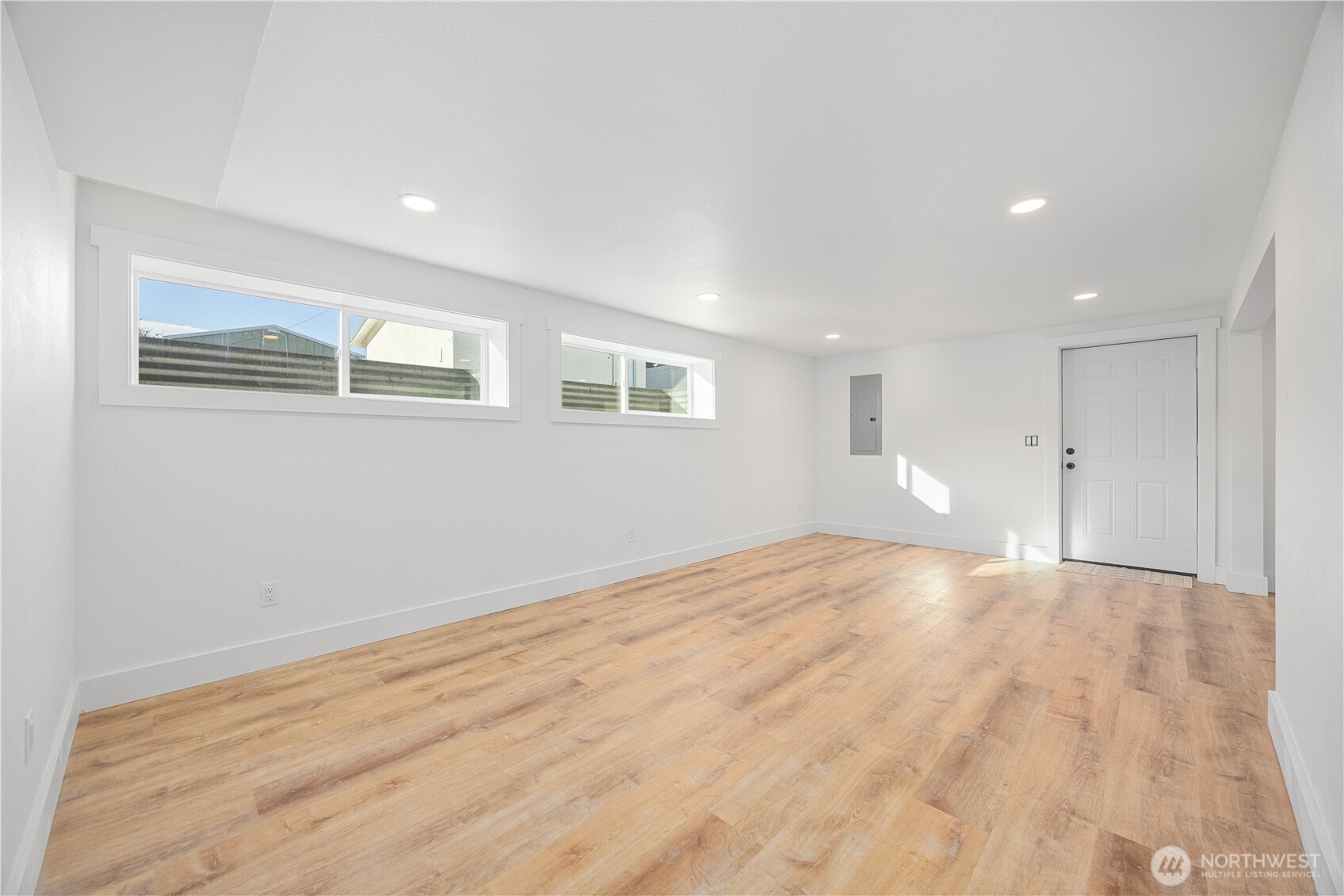 409 North Cedar Street Chelan, WA 98816 - Photo 18 of 33 a view of empty room with wooden floor and windows