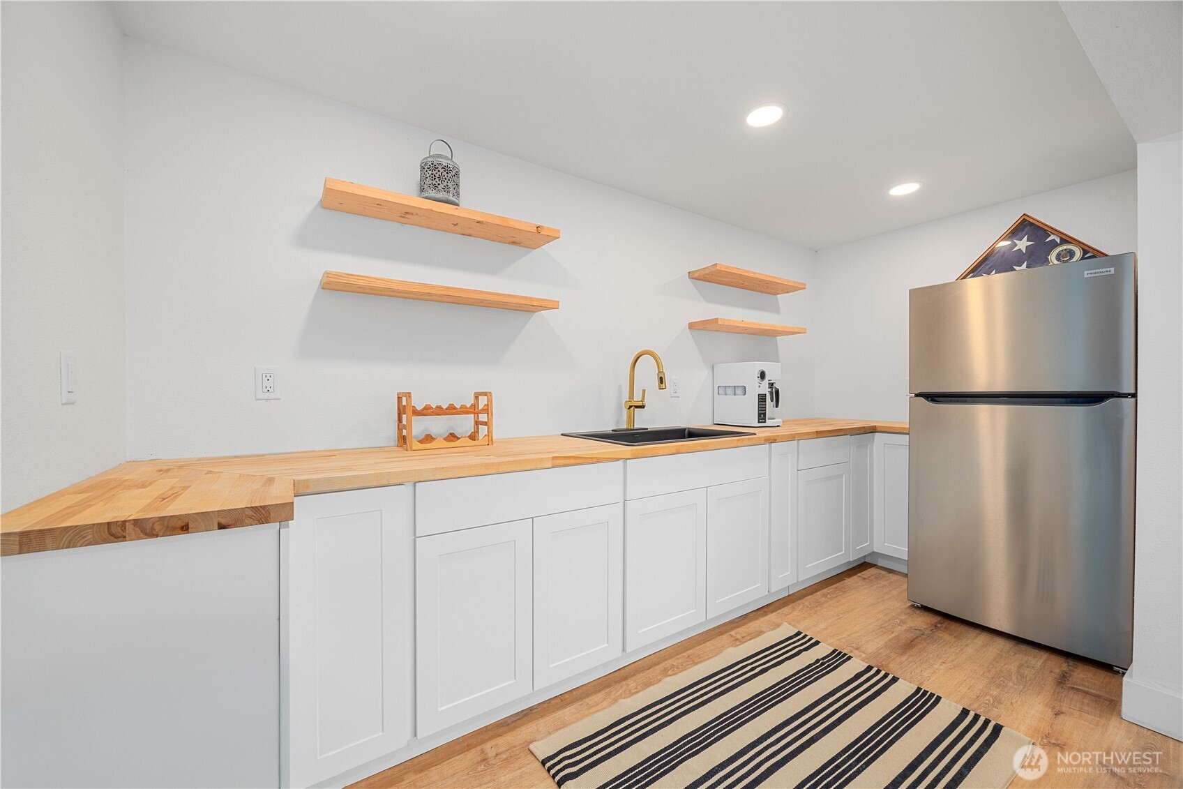 409 North Cedar Street Chelan, WA 98816 - Photo 21 of 33 a kitchen with a refrigerator and a sink