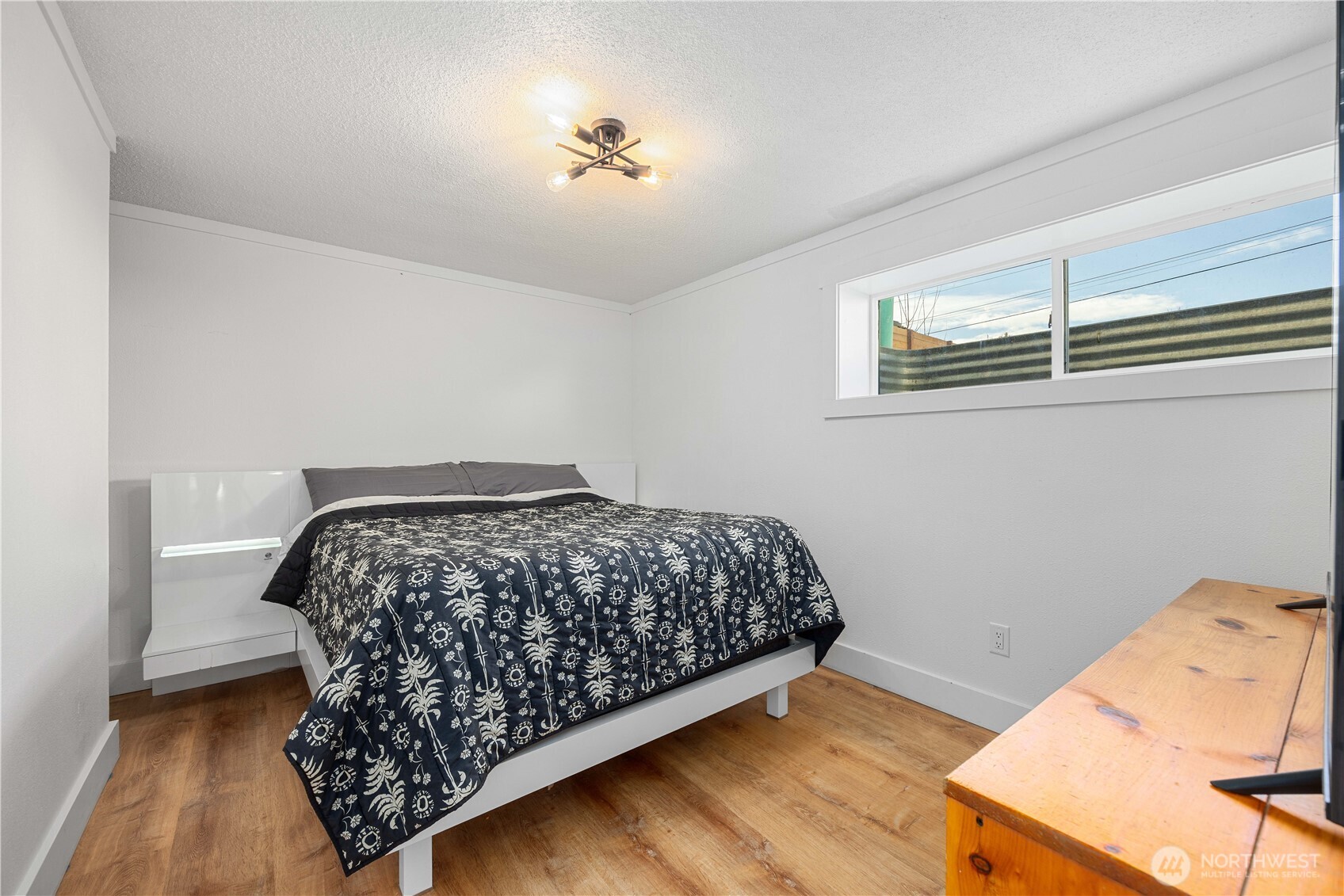 409 North Cedar Street Chelan, WA 98816 - Photo 22 of 33 a bedroom with a bed and wooden floor