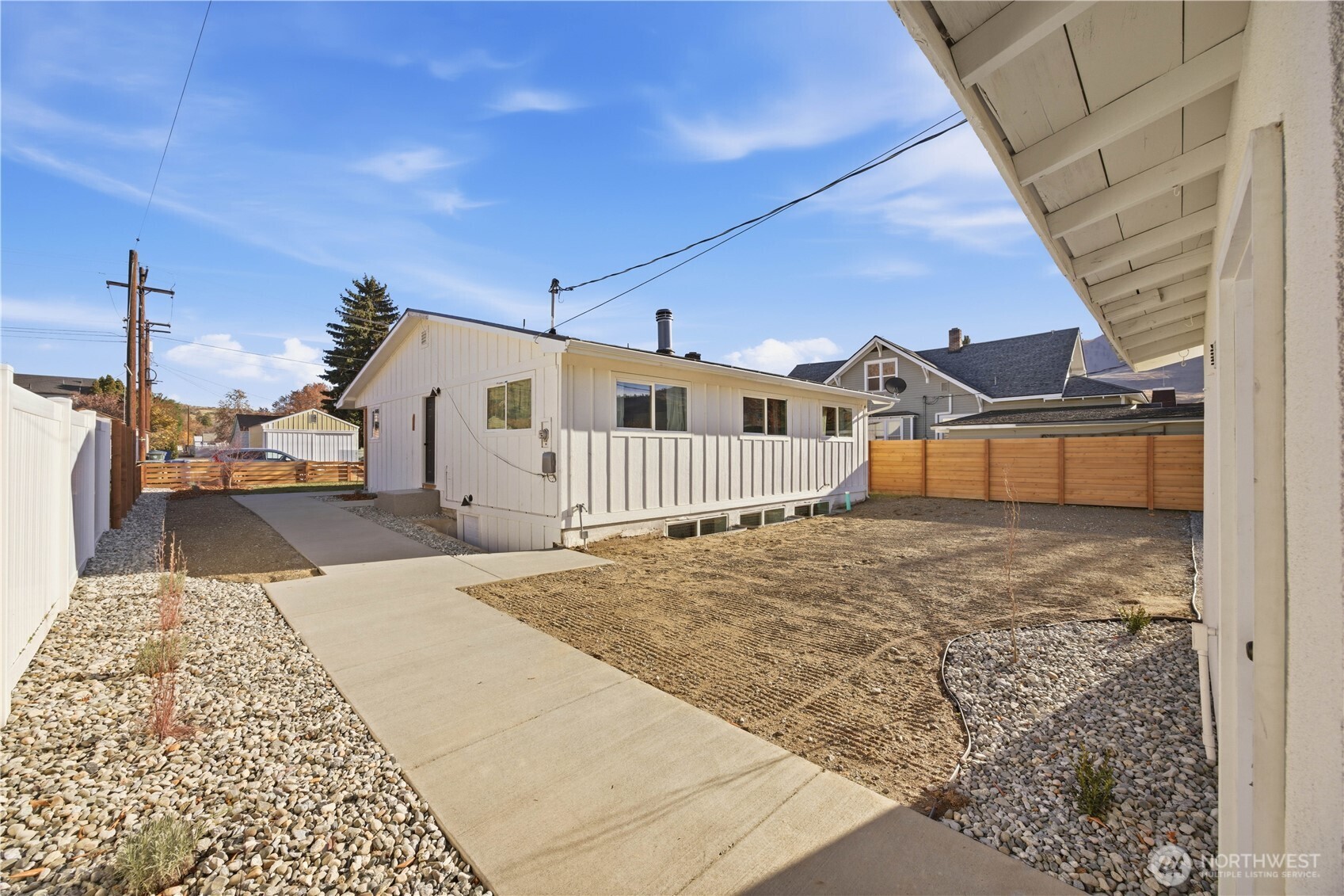 409 North Cedar Street Chelan, WA 98816 - Photo 25 of 33 a view of a backyard of the house