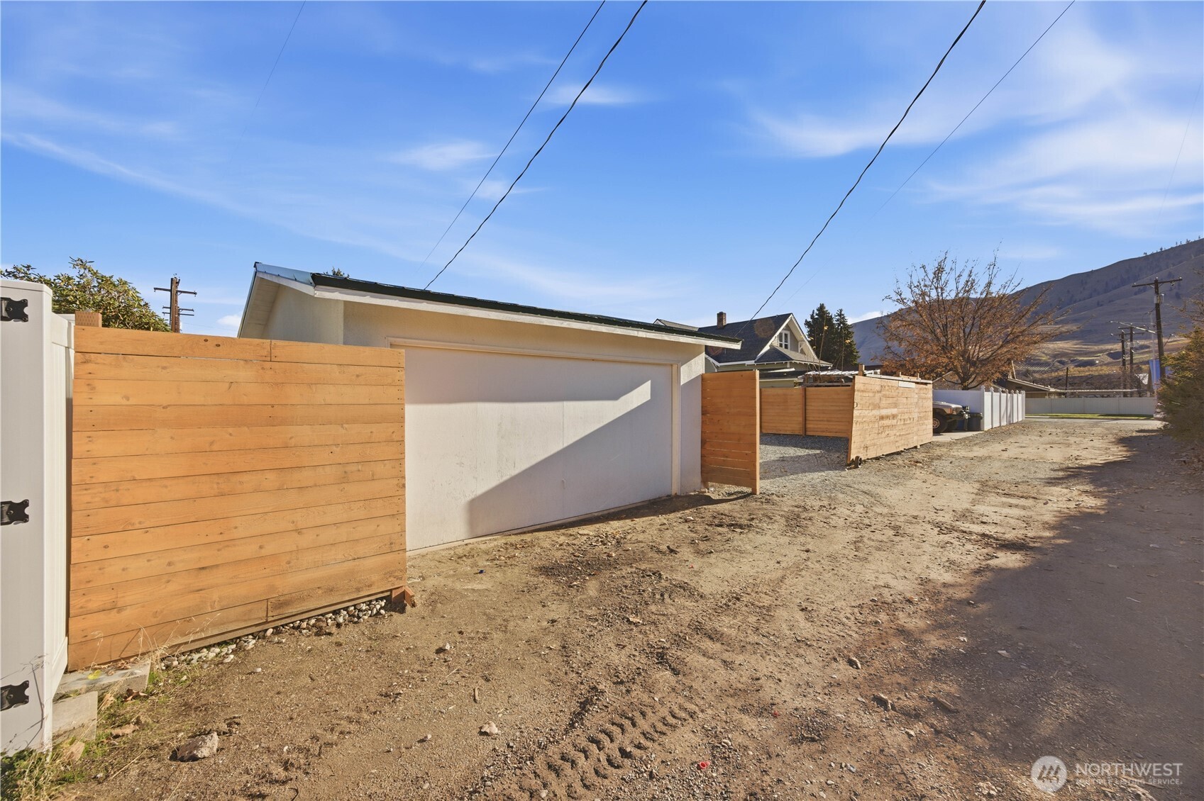 409 North Cedar Street Chelan, WA 98816 - Photo 29 of 33 a view of garage