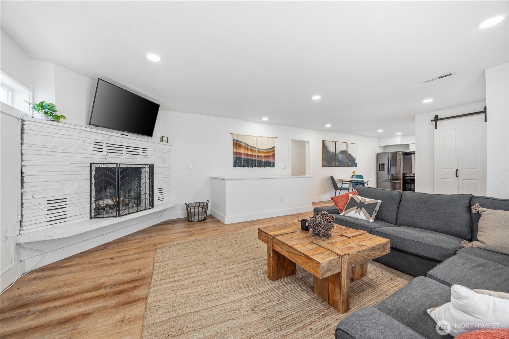 409 North Cedar Street Chelan, WA 98816 - Photo 5 of 33 a living room with furniture and a fireplace