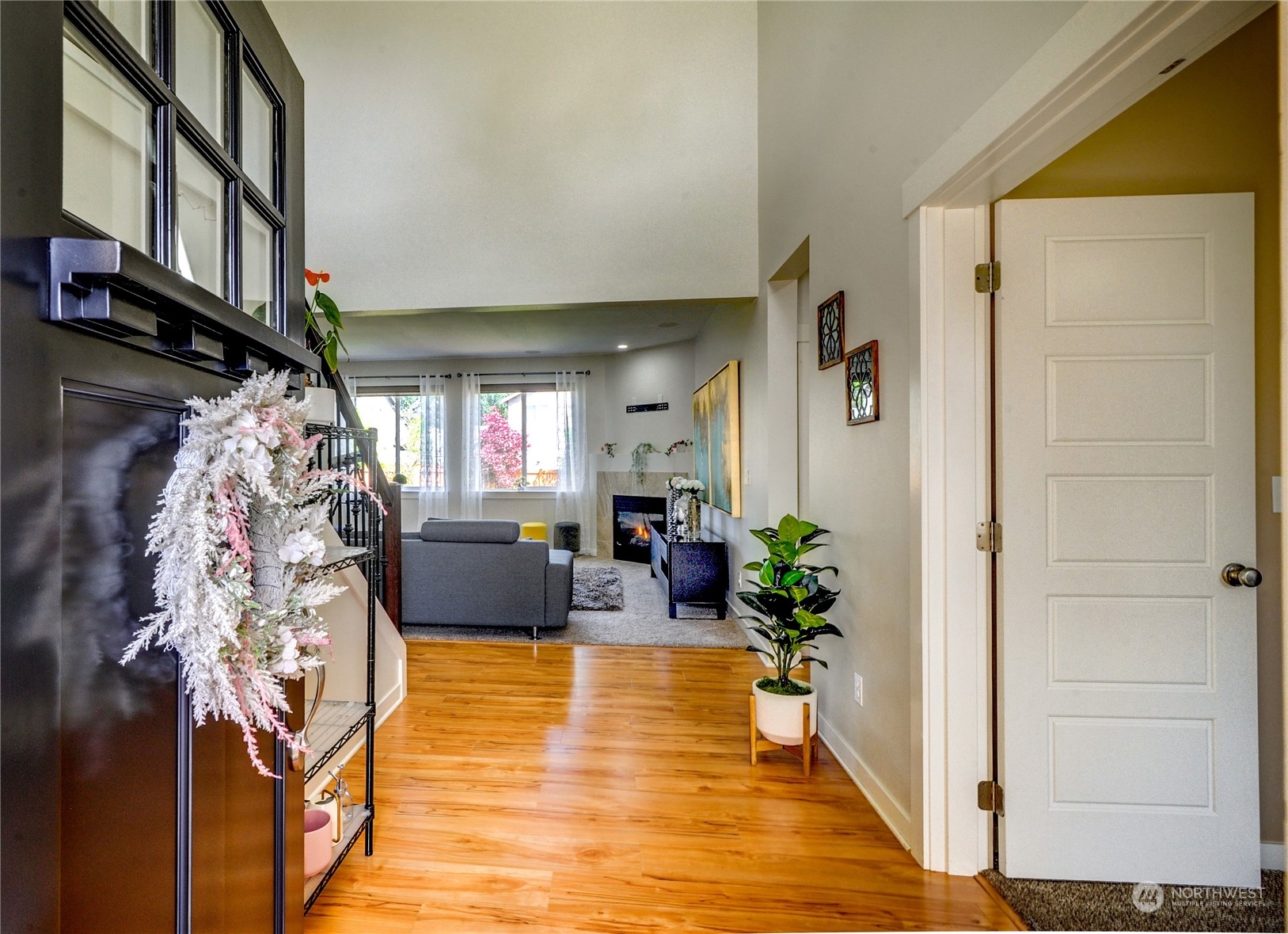 829 218th Street Southeast Bothell, WA 98021 - Photo 7 of 40 a view of an entryway