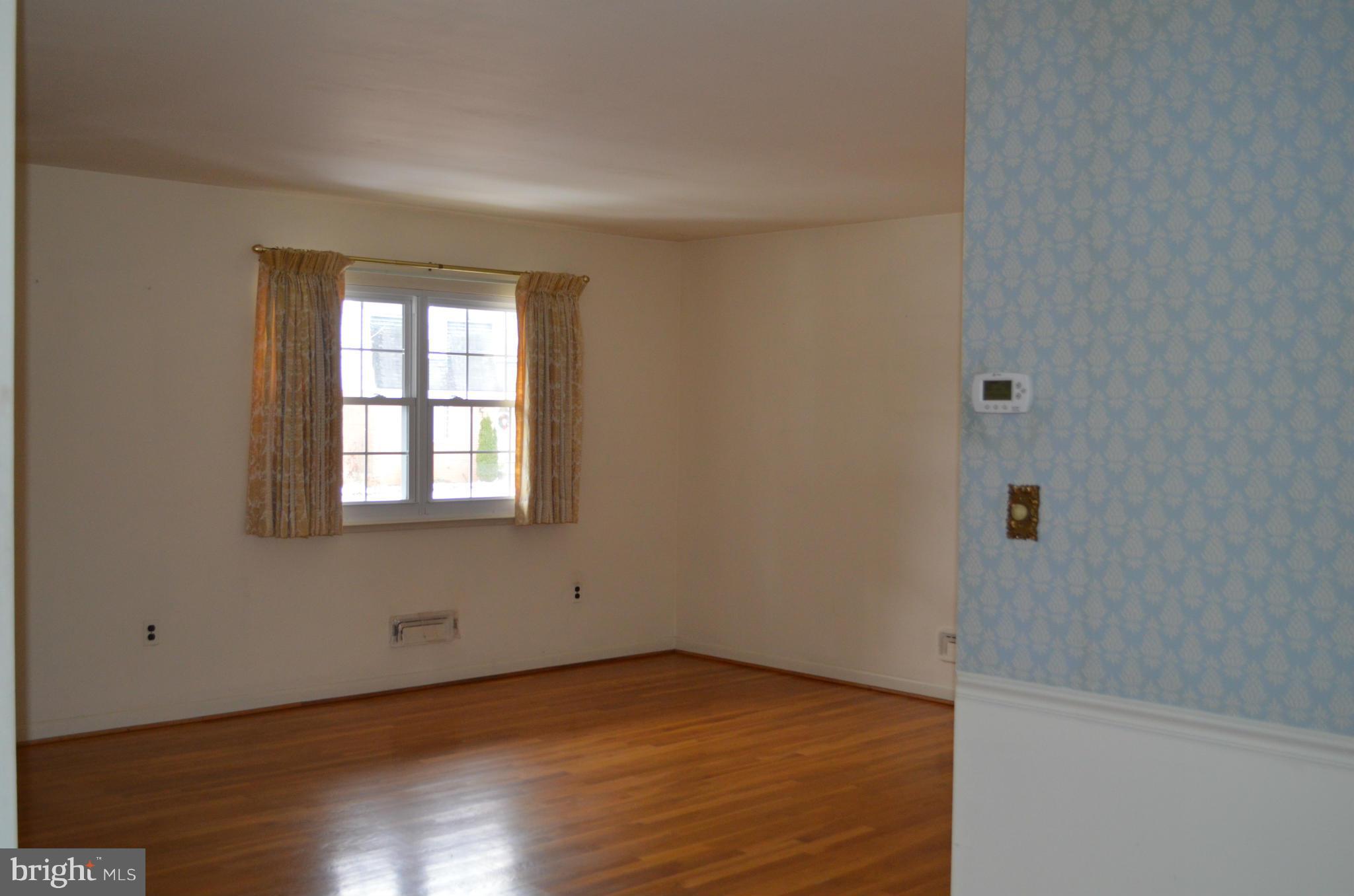 1403 Woodbridge Road Baltimore, MD 21228 - Photo 12 of 30 Living Room