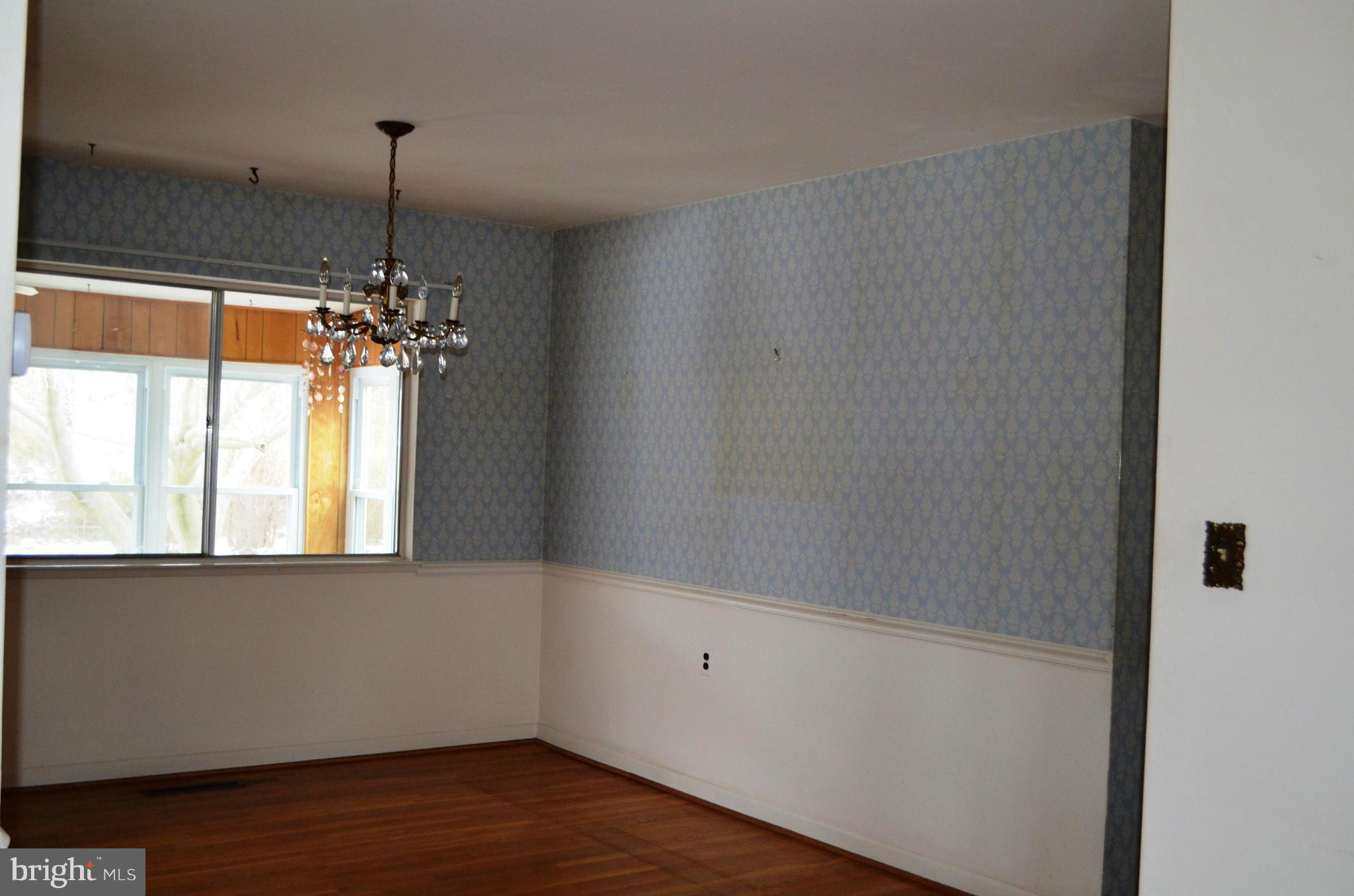 1403 Woodbridge Road Baltimore, MD 21228 - Photo 13 of 30 Dining Room