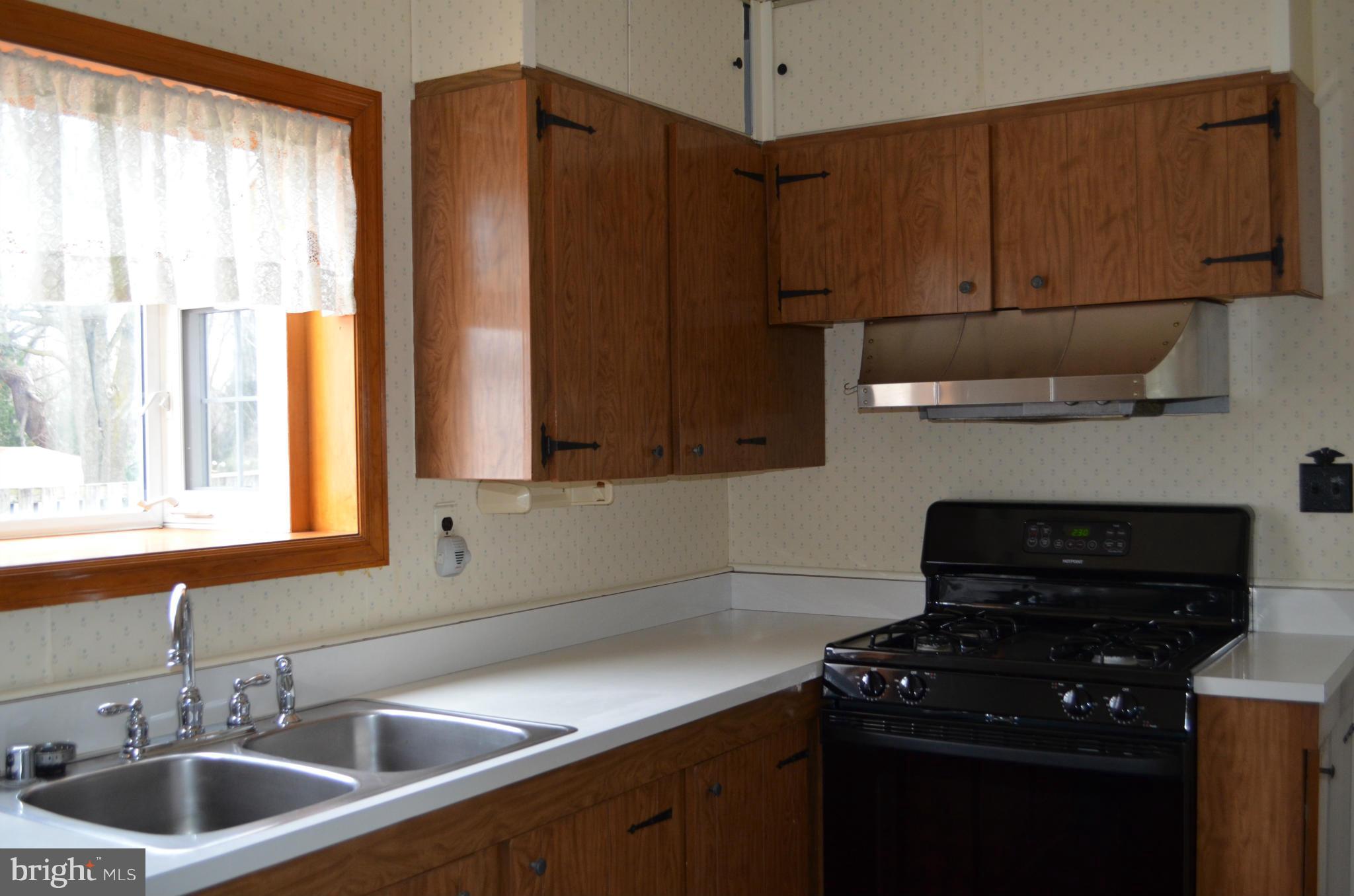 1403 Woodbridge Road Baltimore, MD 21228 - Photo 15 of 30 Kitchen