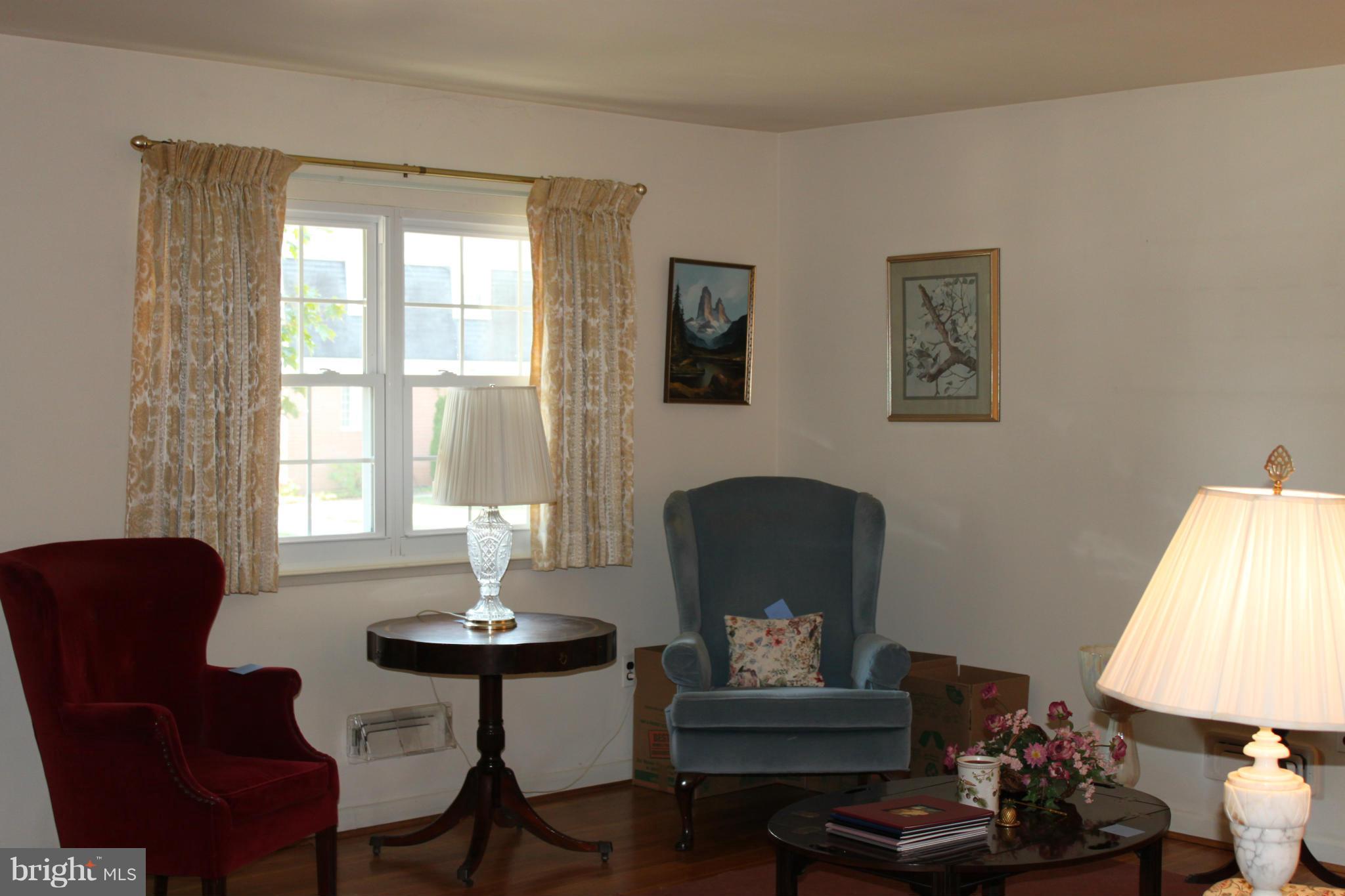 1403 Woodbridge Road Baltimore, MD 21228 - Photo 7 of 30 Living Room