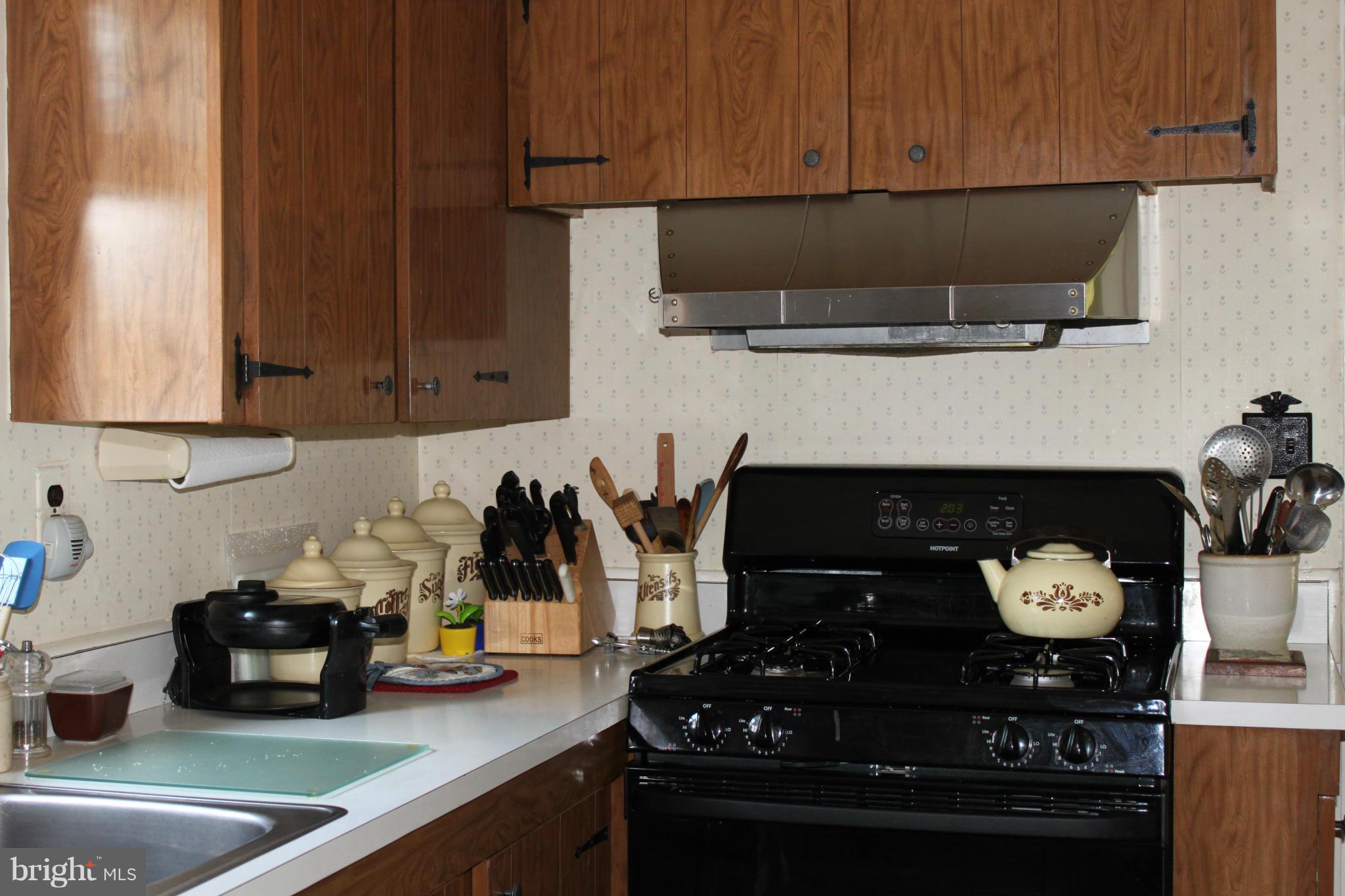 1403 Woodbridge Road Baltimore, MD 21228 - Photo 9 of 30 Kitchen