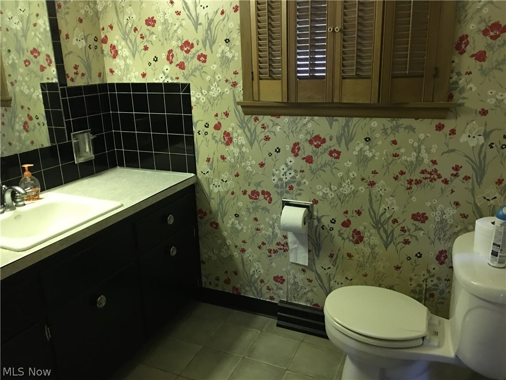 571 Garnette Road Akron, OH 44313 - Photo 9 of 21 Main Bath
