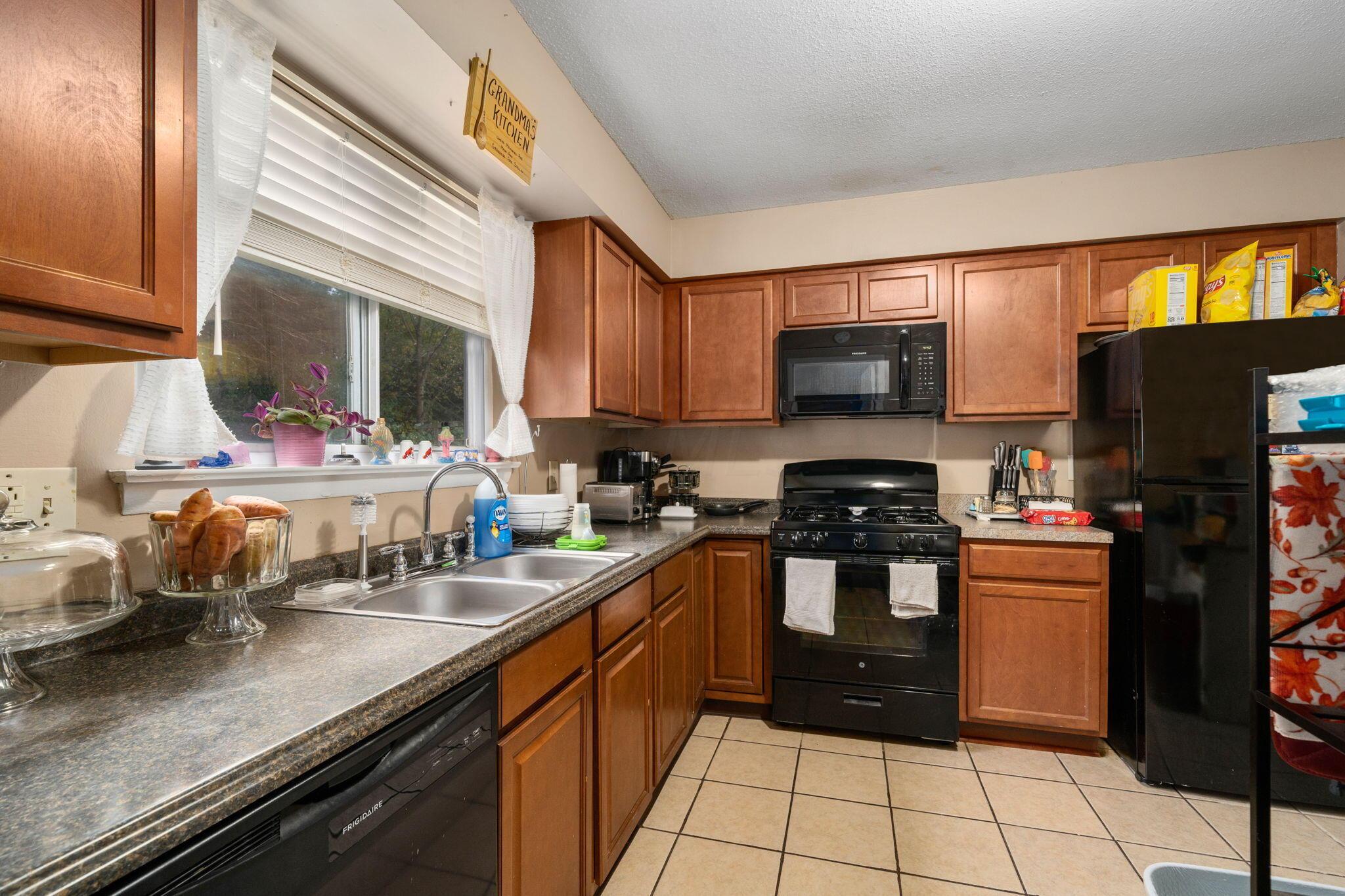 2446 Ilene Road Columbus, OH 43232 - Photo 13 of 22 7-web-or-mls-DSC07607